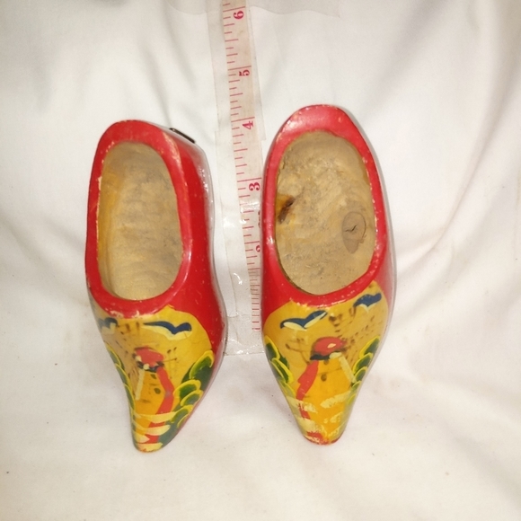 𝅺2 pairs of Vintage Hand Painted Holland Windmill Wooden Dutch Shoes. - Picture 6 of 10